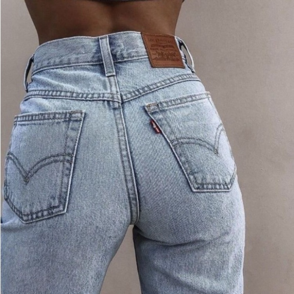 501® ORIGINAL Fit Levi’s Button Fly Light Wash, Blue Jeans, size 28" waist